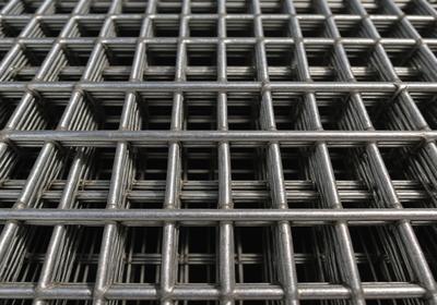 Welded wire mesh panel on automated production line